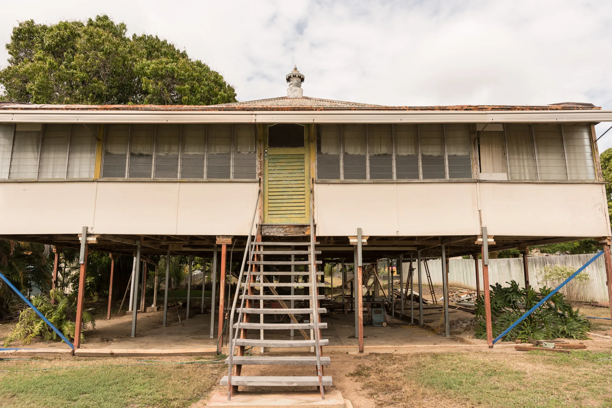 House raised on temporary steel props during restumping